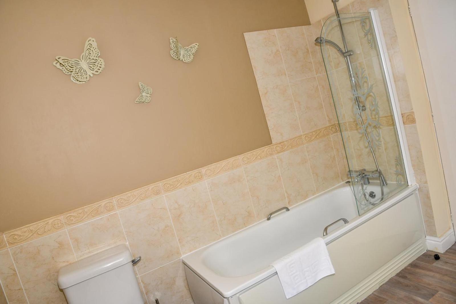 Whiston Hall Habitación foto